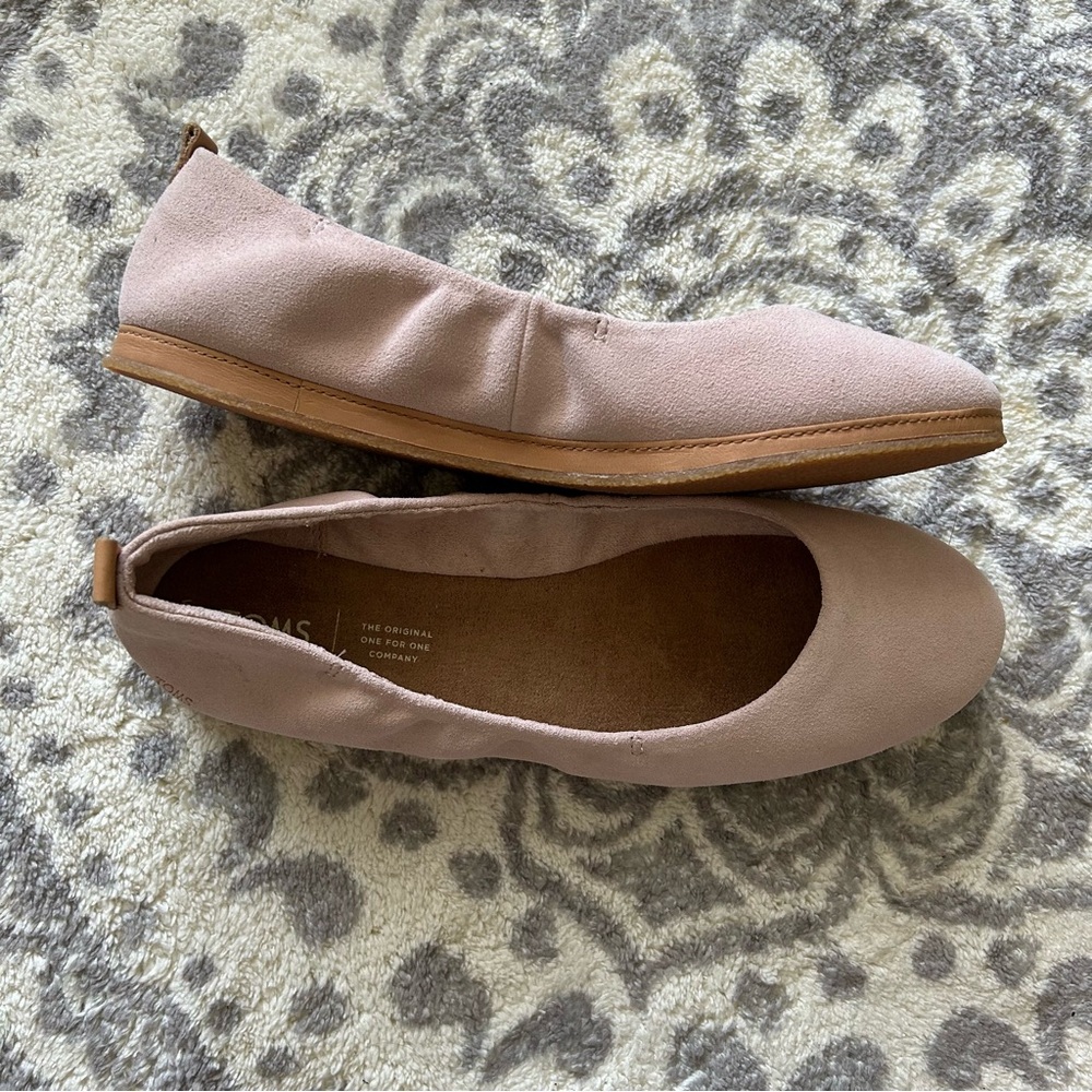 Tom’s baby pink ballet flats